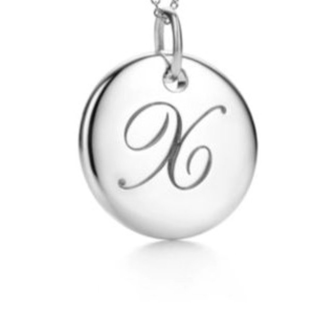 Tiffany Notes X Alphabet disc charm pendant